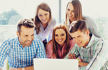 Для продвижения сайта проводим аудит отрасли.